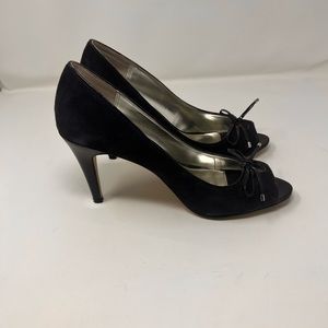 Women open toe pump